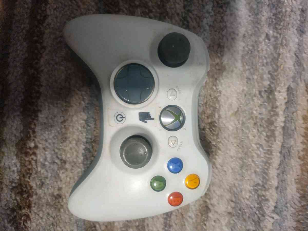 Microsoft Xbox 360 E  Wireless 4 GB Console Tested Works