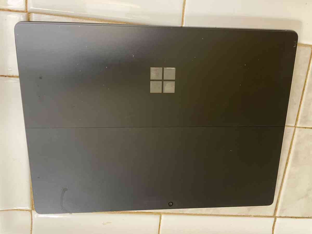 Surface Pro 6 Laptop Tablet - West Palm Beach, Florida - FleaMarketBay