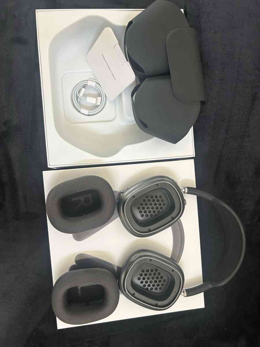 AirPods Maxes Collar black - California City, California - FleaMarketBay
