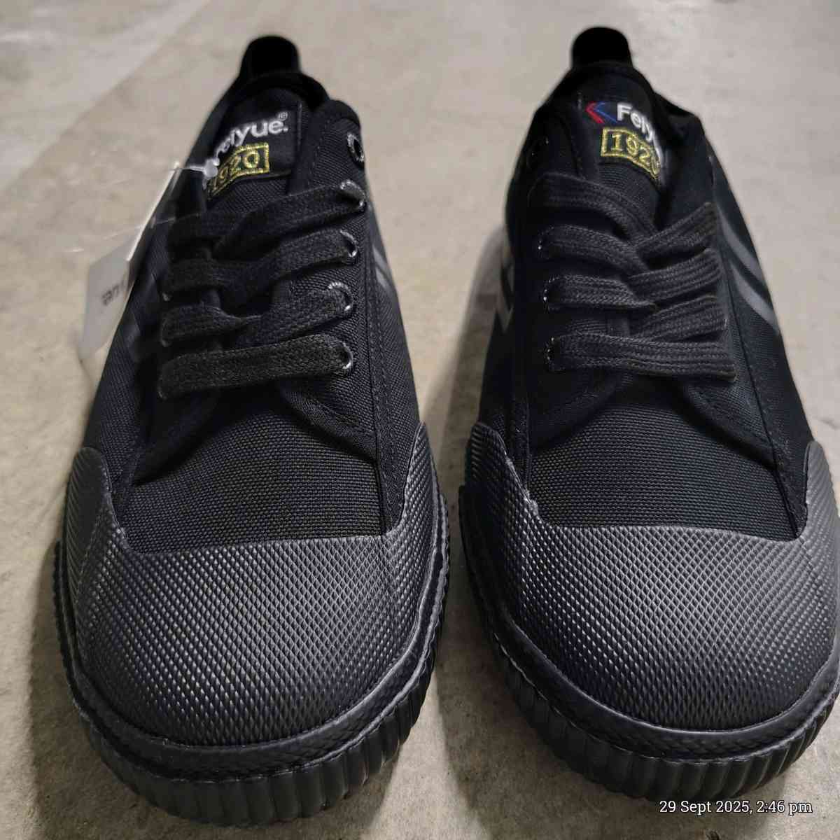 mens casual black shoe