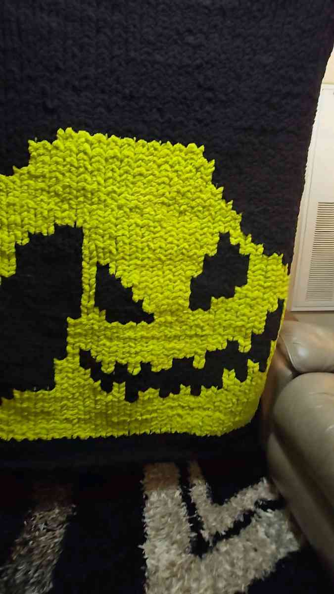 Viral chunky knit blanket Oogie Boogie - Salisbury, North Carolina - FleaMarketBay