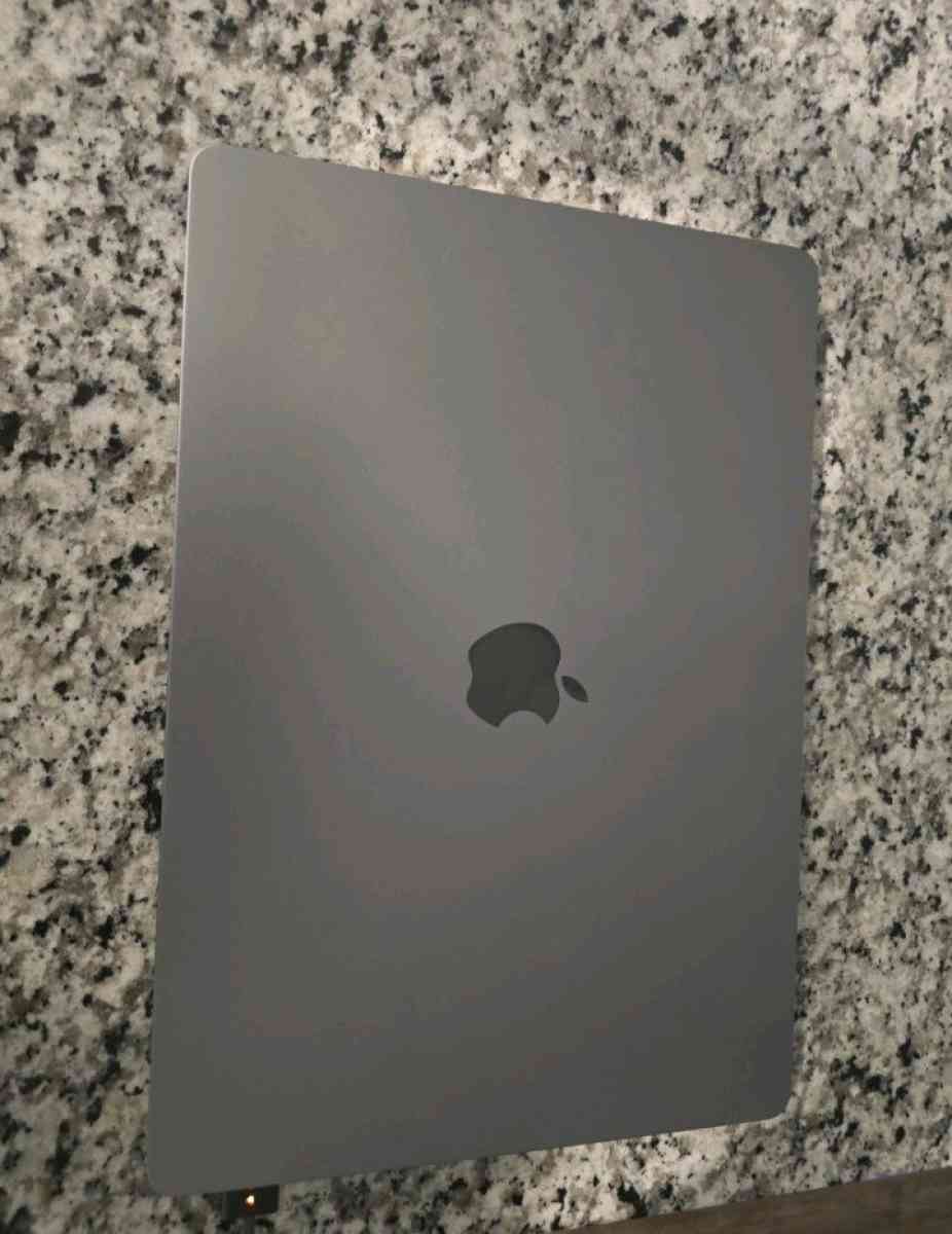 2024 MacBook air m3 15inchmagic mouse usbc and satechi desk - Orlando, Florida - FleaMarketBay