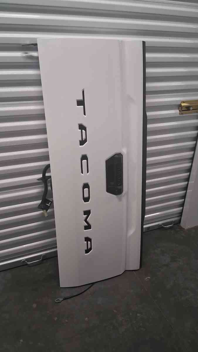Toyota Tacoma Tailgate WHITE 2024 to 2025