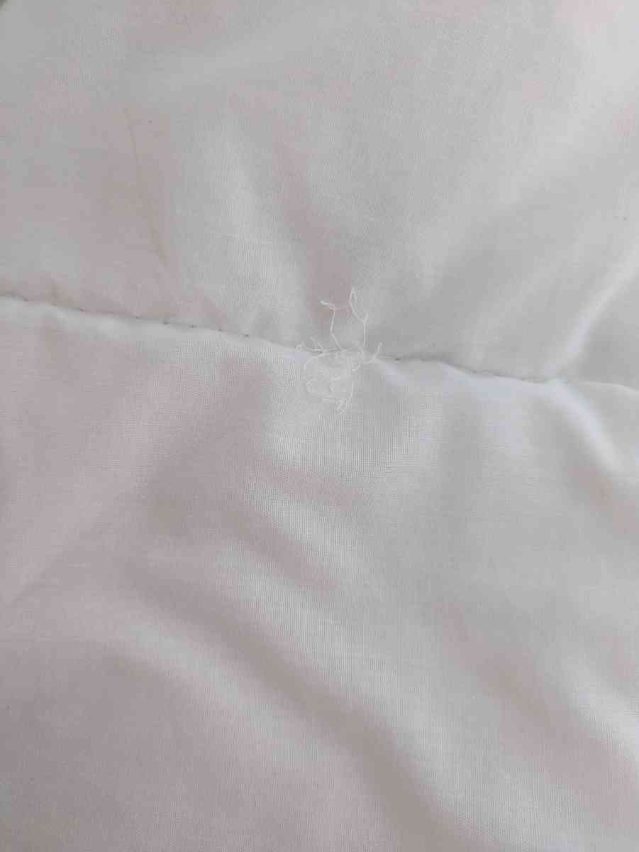 IKEA SMASPORRE Twin Duvet Insert  Warm and  Cozy - Chicago, Illinois - FleaMarketBay
