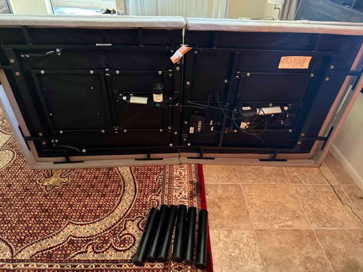 California King split adjustable base - Seminole, Florida - FleaMarketBay