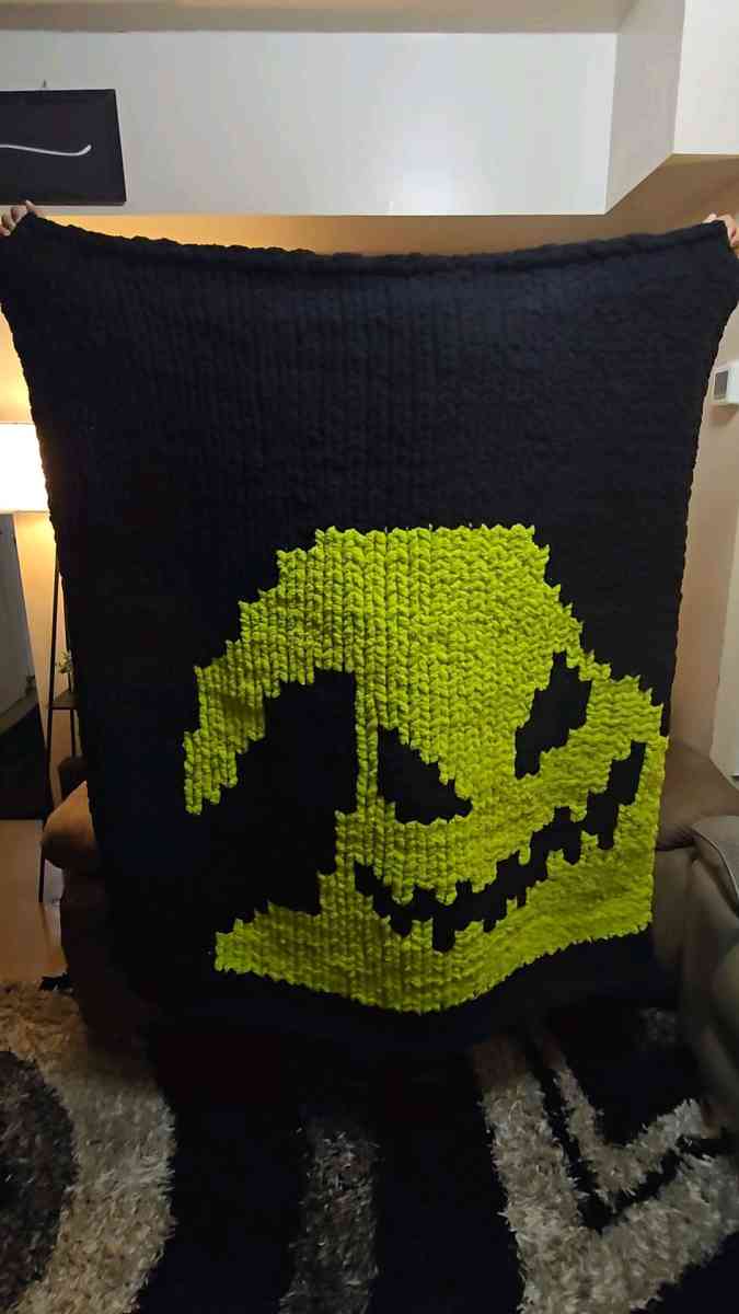 Viral chunky knit blanket Oogie Boogie - Salisbury, North Carolina - FleaMarketBay