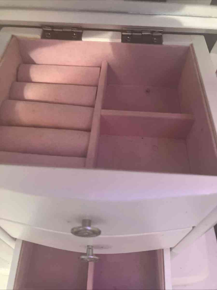 Vintage jewelry box Already used spacious for jewelry and