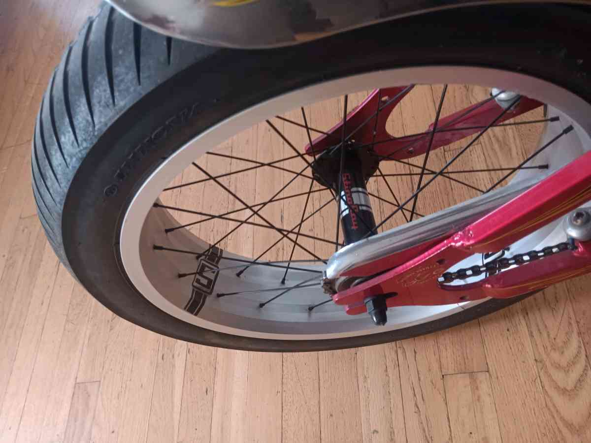 vendo una bicicleta  buenas i clsica color rojo llanta de mo - Aurora, Illinois - FleaMarketBay