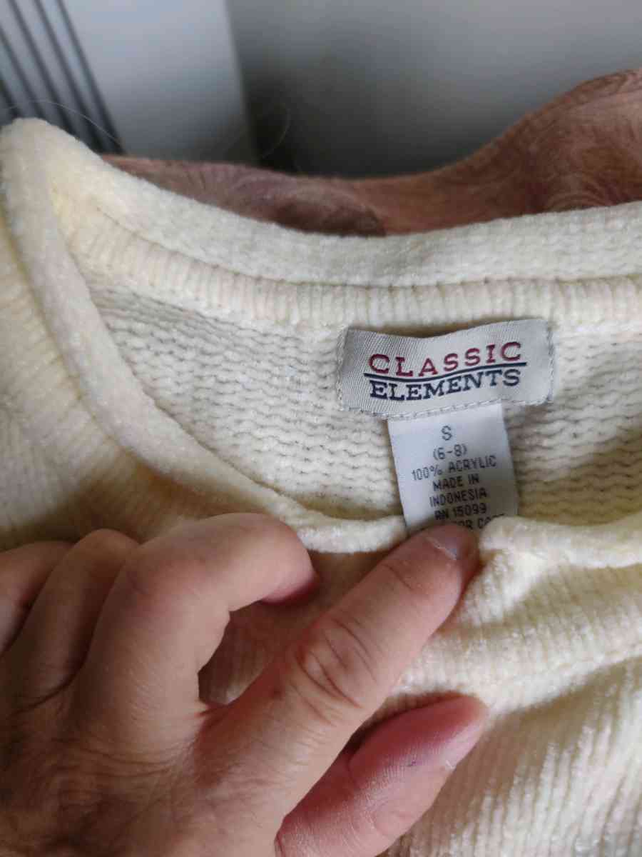 Ladies pullover sweater