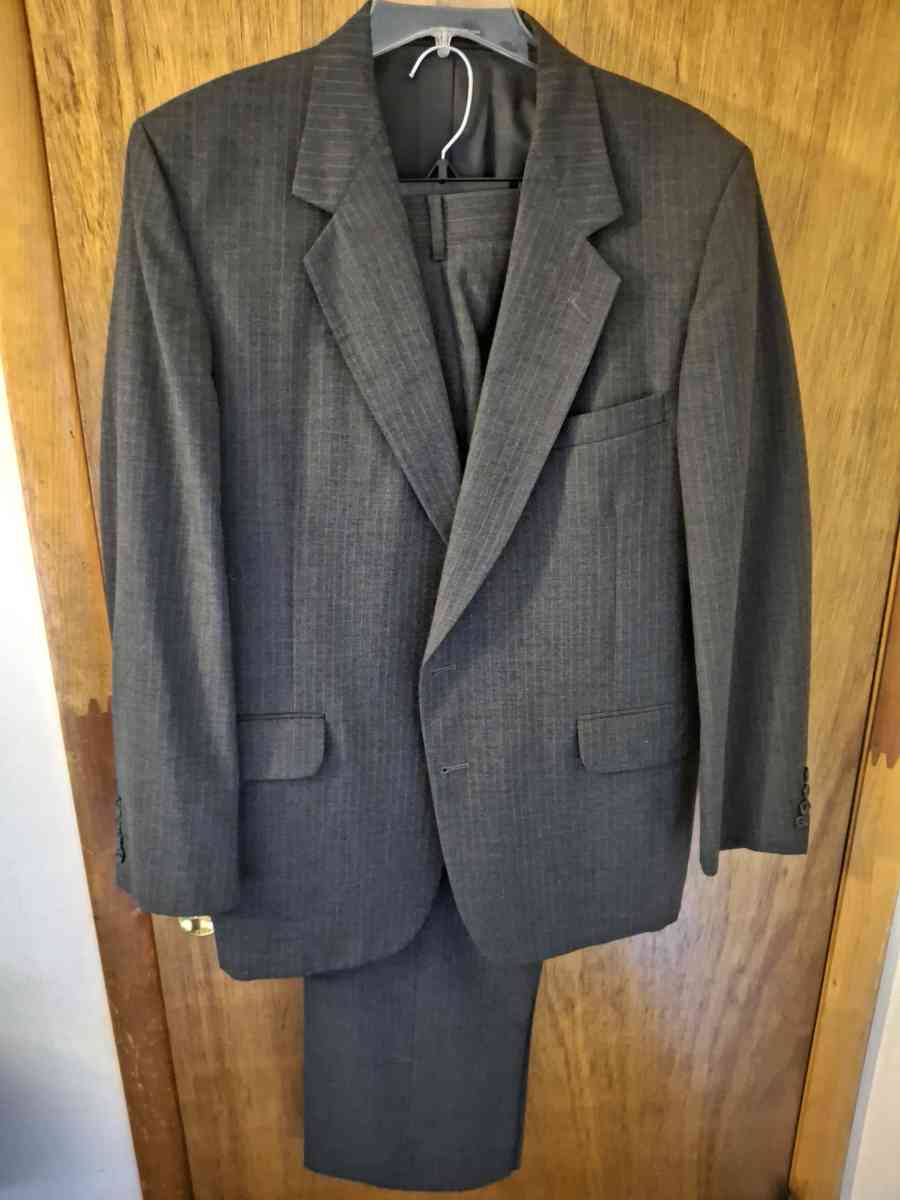 Suit 40R - Syracuse, New York - FleaMarketBay