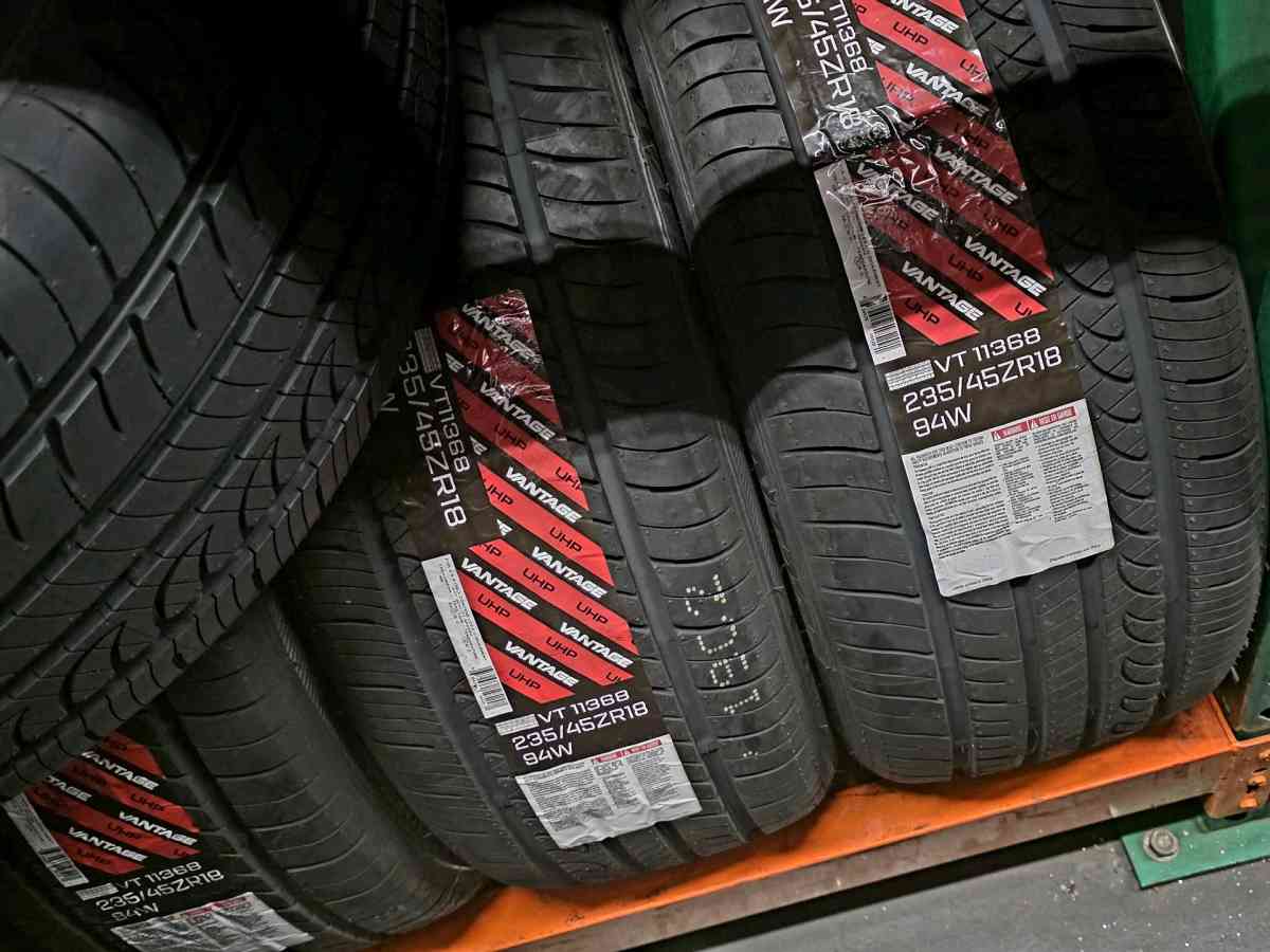 Vantage UHP 23545R18 94H