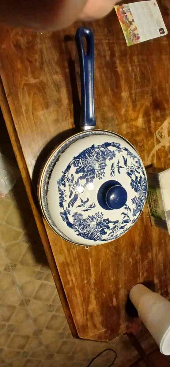 vintage blue willow skillet