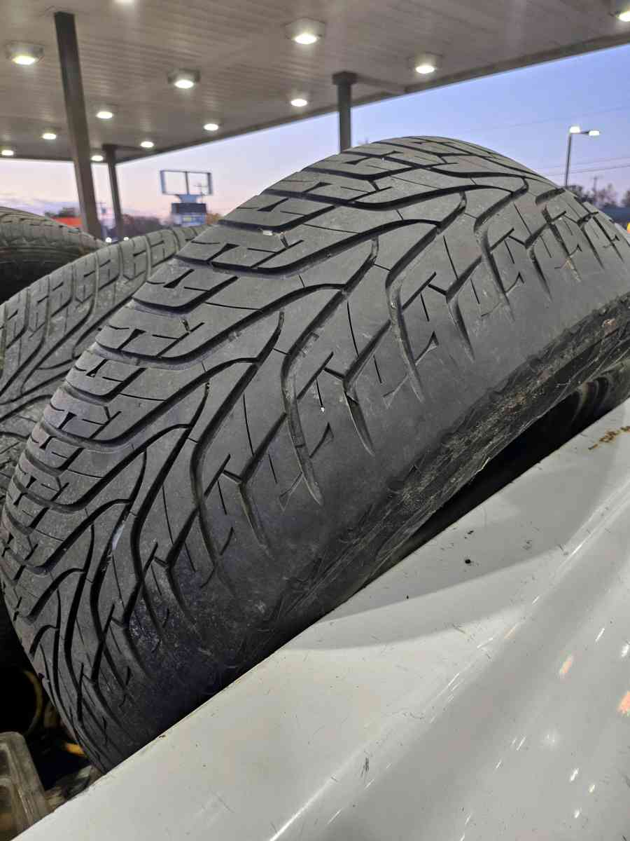 275 55 r 20  tires and wheel - Elwood, Indiana - FleaMarketBay