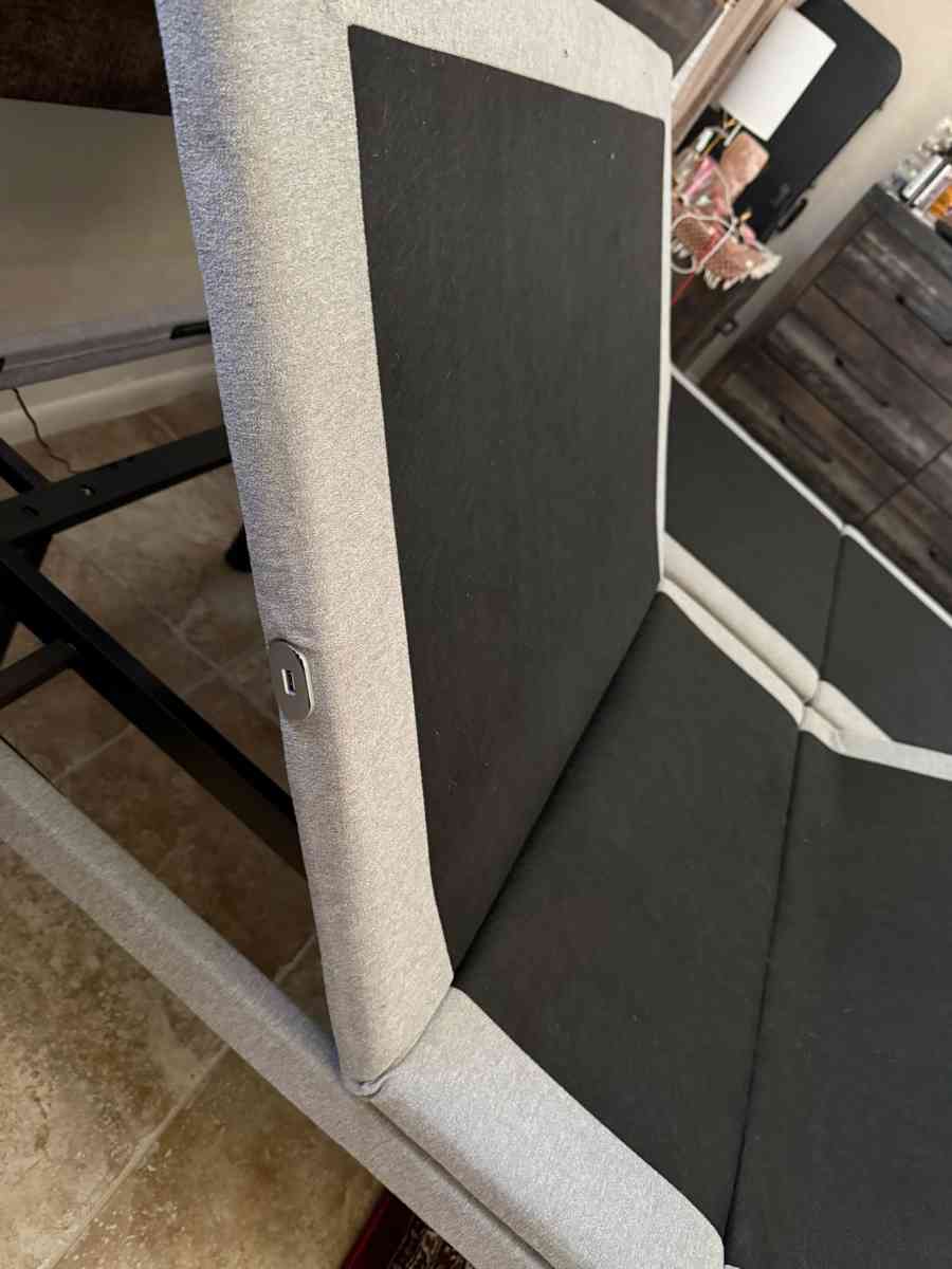 California King split adjustable base - Seminole, Florida - FleaMarketBay