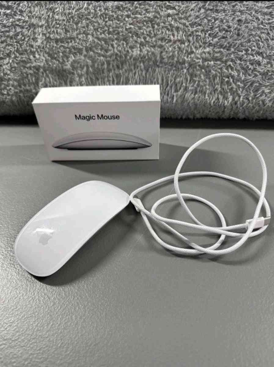 2024 MacBook air m3 15inchmagic mouse usbc and satechi desk - Orlando, Florida - FleaMarketBay