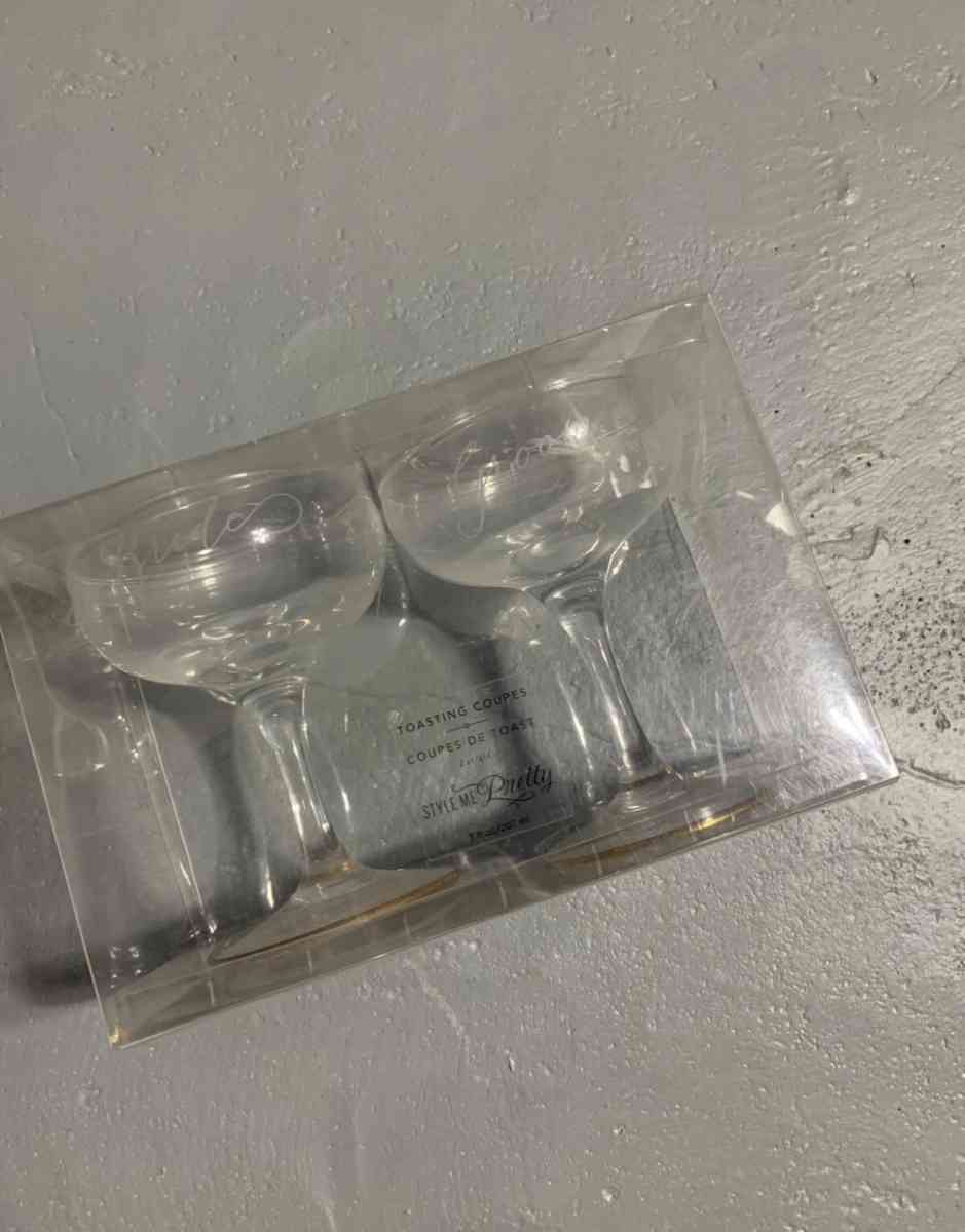 NEW  Style Me Pretty Bride  Groom Wedding Champagne Glasses
