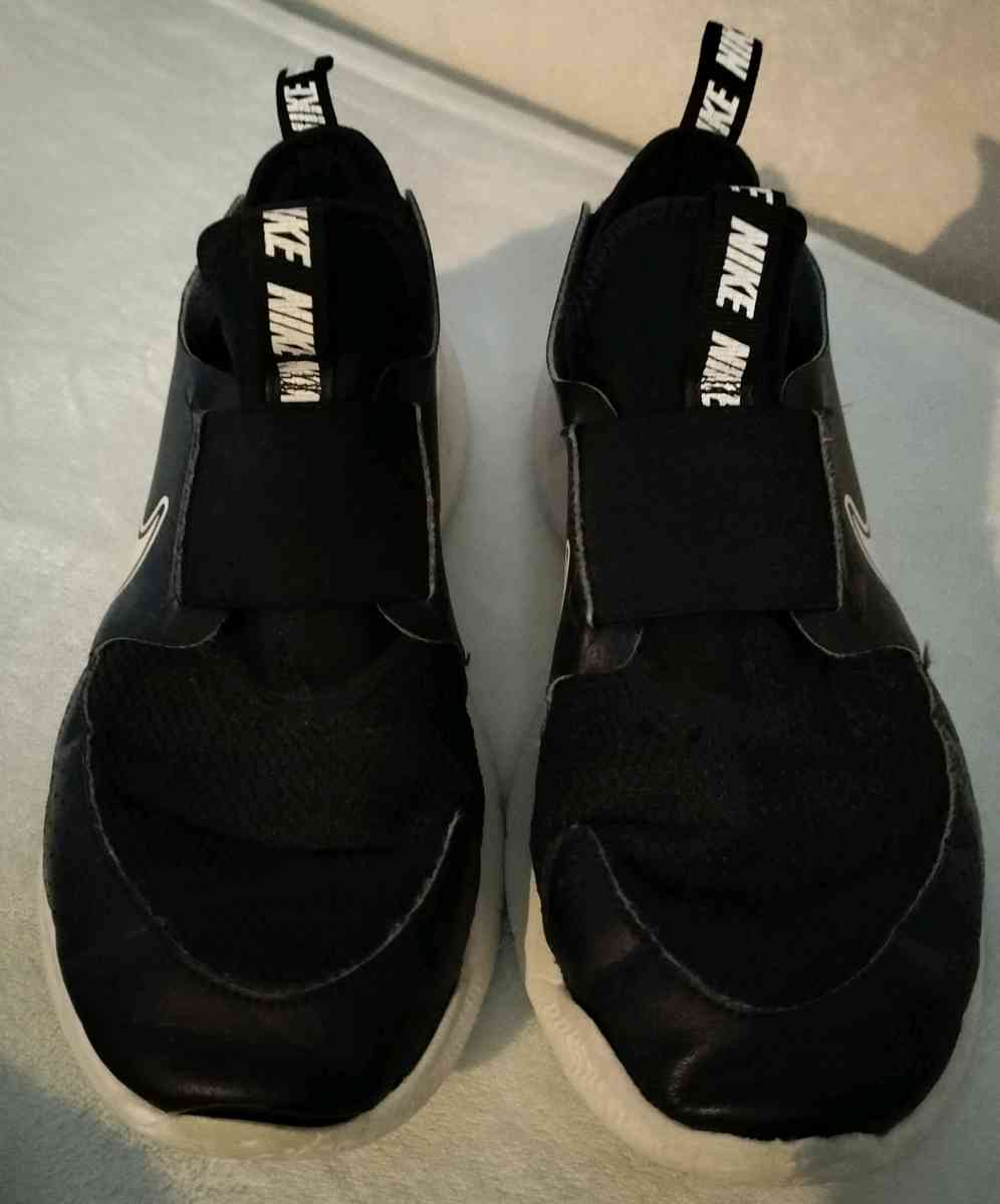 Nike Slides 6Y and Old Navy flip flops