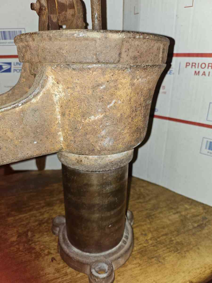 F e myers hand pump - Lapel, Indiana - FleaMarketBay