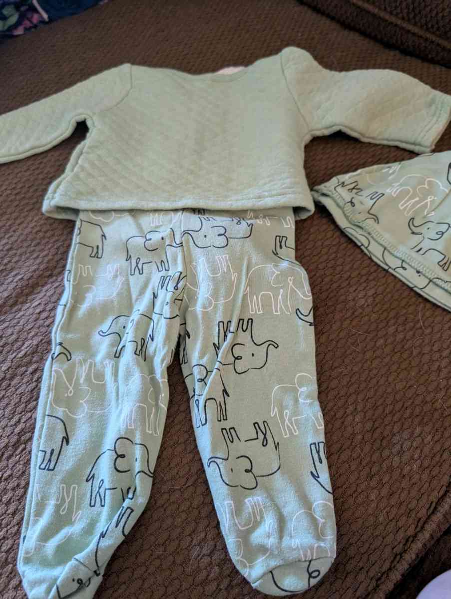 Baby elephant outfit - Savannah, Georgia - FleaMarketBay