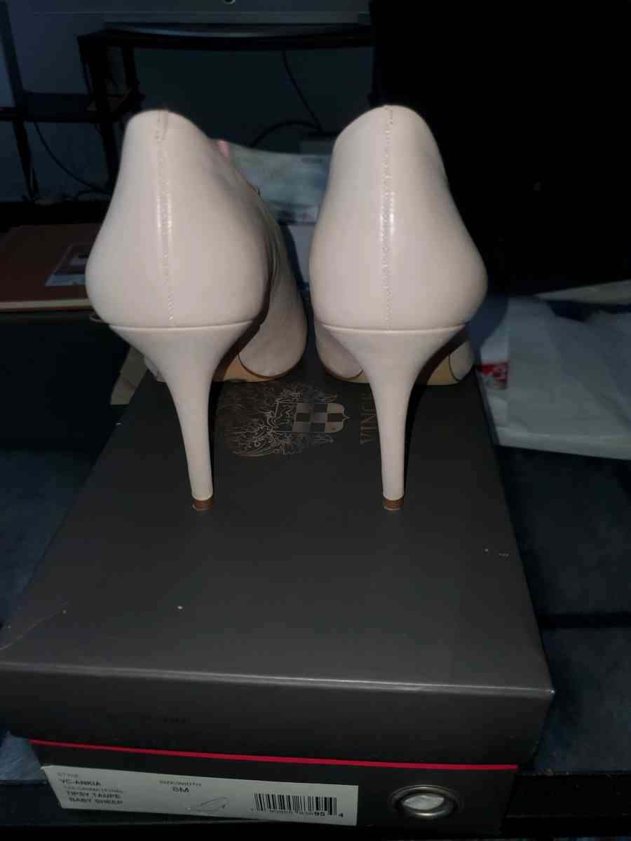 Vince camuto womans heels size 8