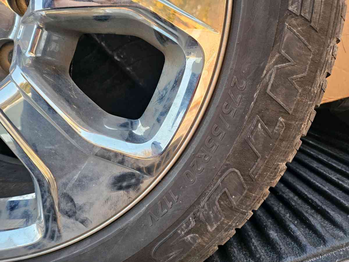275 55 r 20  tires and wheel - Elwood, Indiana - FleaMarketBay