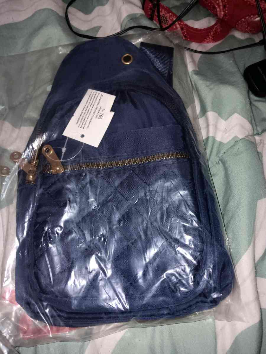 7 cross body purses - Shelby, North Carolina - FleaMarketBay