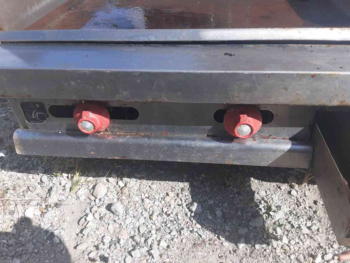 Commercial 4 foot flat grill  burners natural gas - Elwood, Indiana - FleaMarketBay