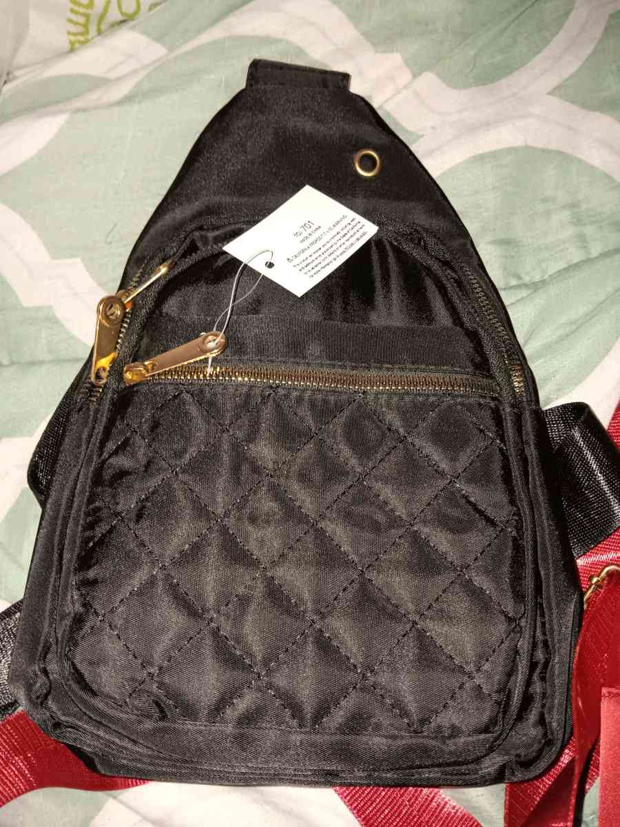 7 cross body purses - Shelby, North Carolina - FleaMarketBay