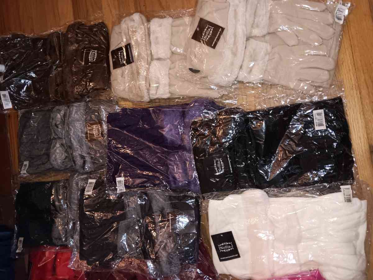 20 hat glove and scarf sets - Shelby, North Carolina - FleaMarketBay