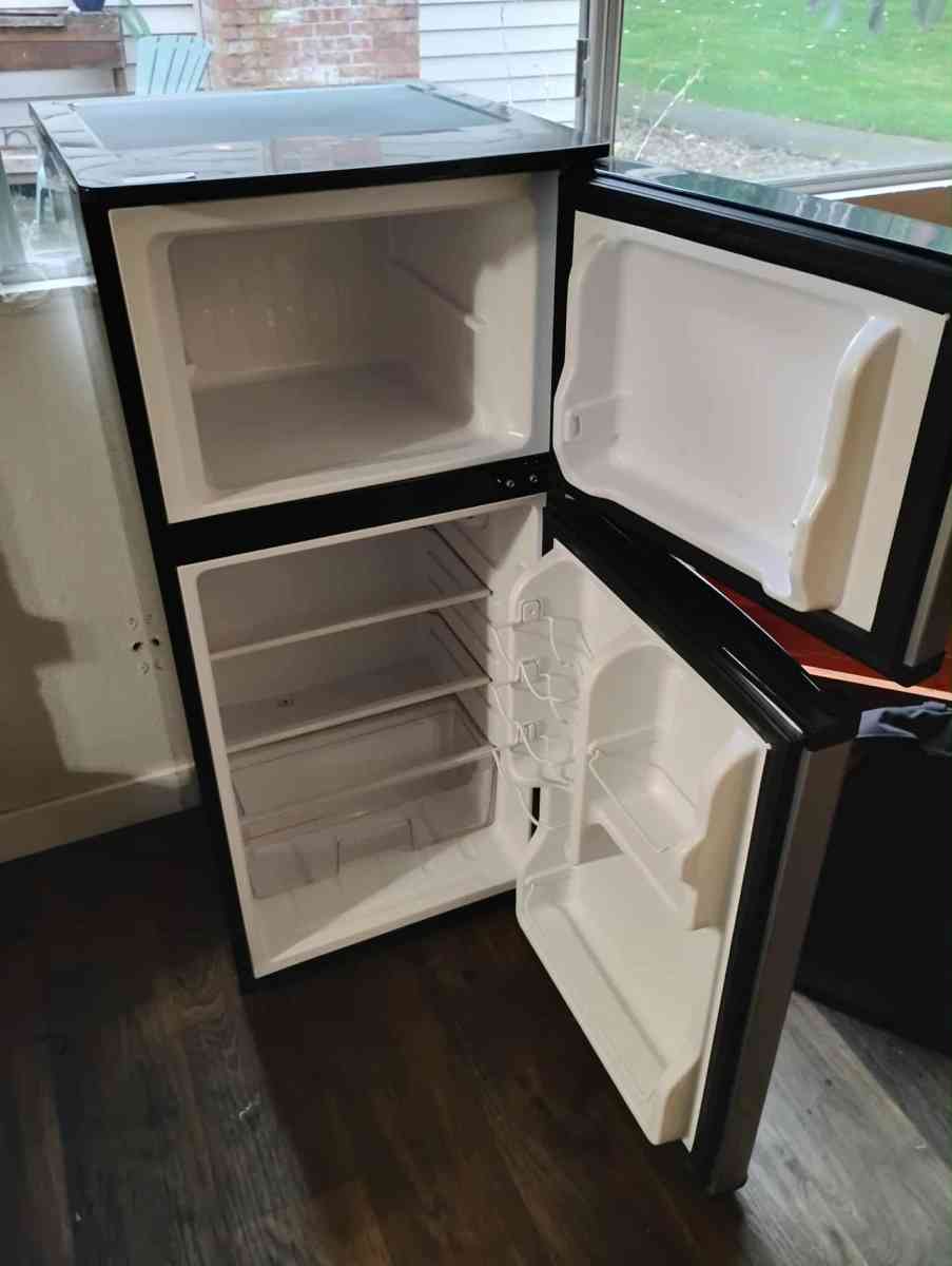 tall mini fridge - Gresham, Oregon - FleaMarketBay