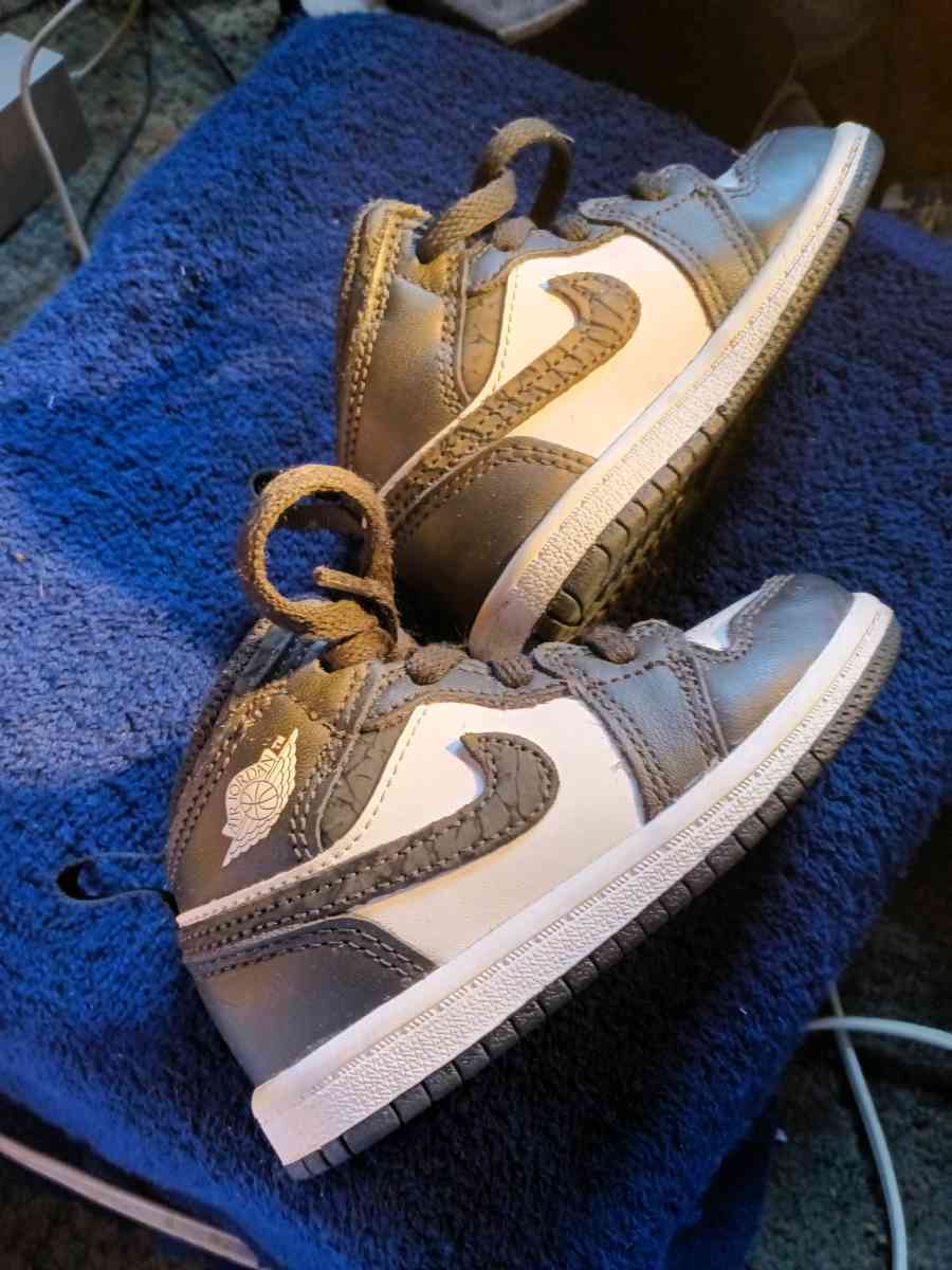 Air Jordan 1 Mid SE GS Panda Elephant infant sz 7