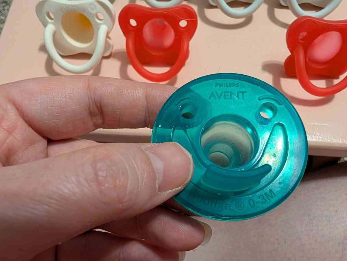 8 Pacifiers Dr Brown and Avent