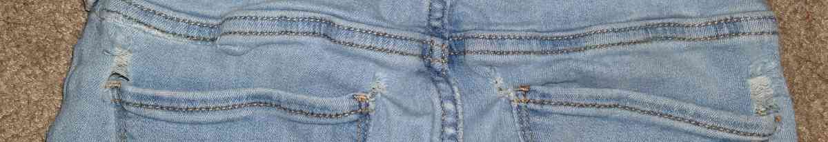 2 PAIR BUNDLE OF WOMENS HOLLISTER JEANS SIZE 0