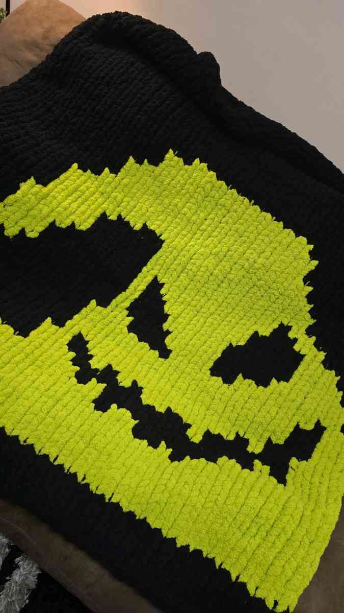 Viral chunky knit blanket Oogie Boogie - Salisbury, North Carolina - FleaMarketBay