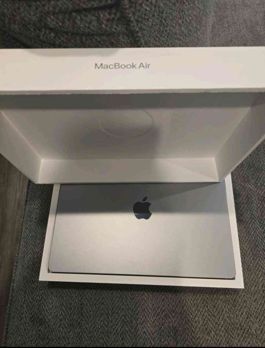 2024 MacBook air m3 15inchmagic mouse usbc and satechi desk - Orlando, Florida - FleaMarketBay