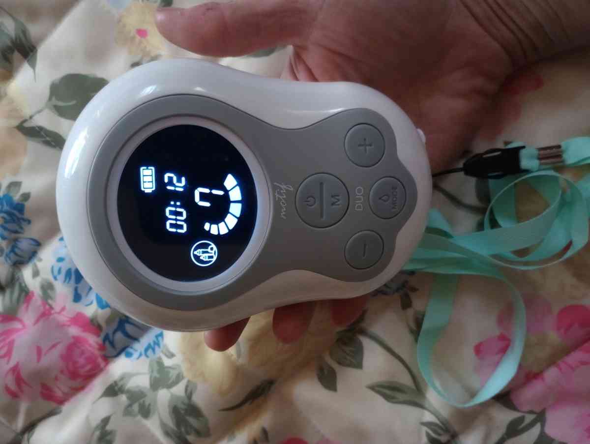 Motif duo breast pump