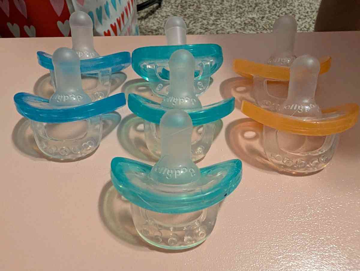 7 razbaby brand pacifiers