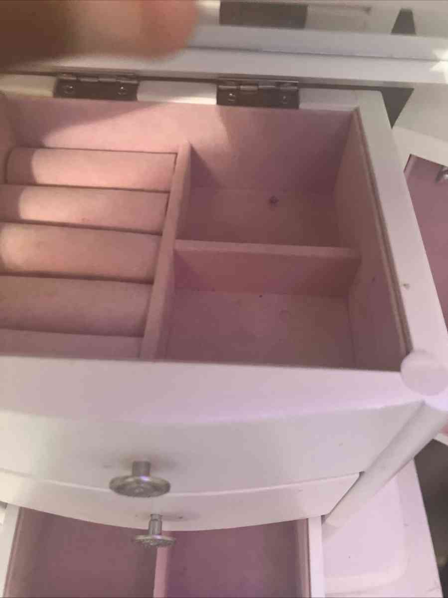 Vintage jewelry box Already used spacious for jewelry and