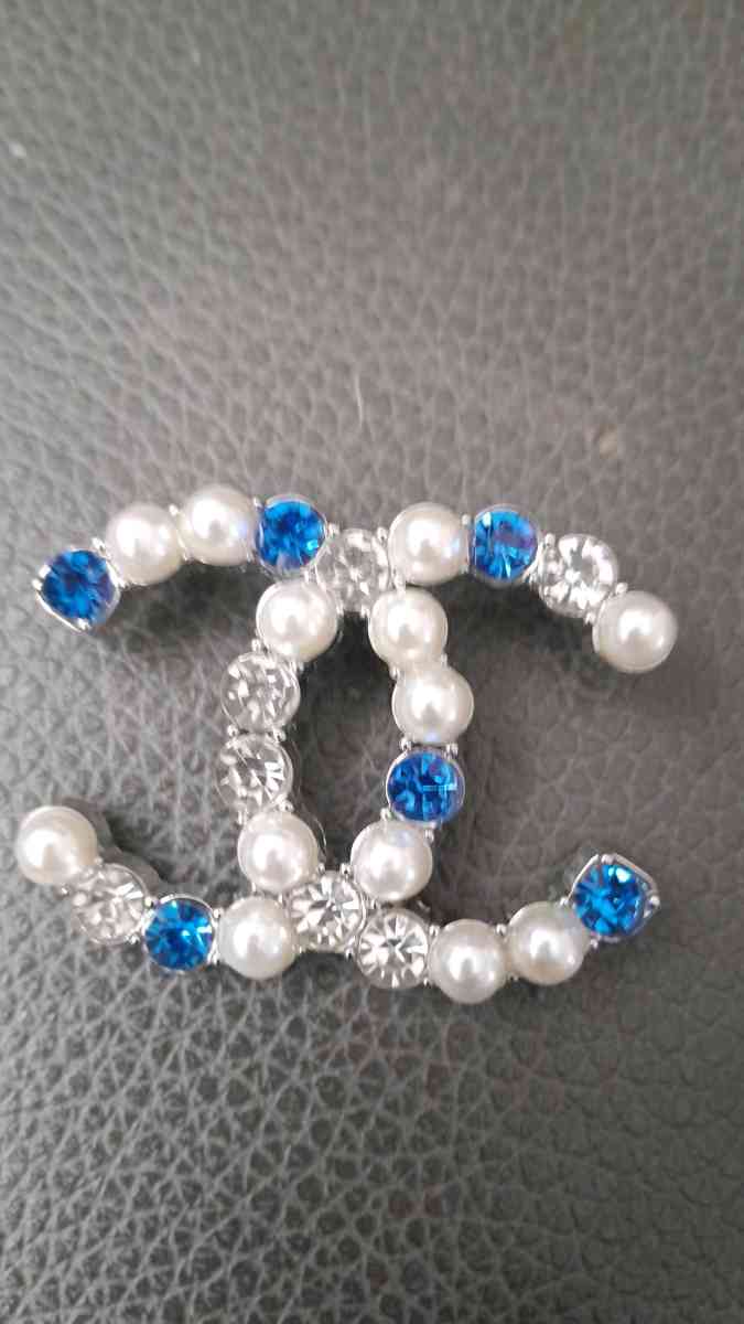 Women Brooches with Stamps - Winter Garden, Florida - FleaMarketBay