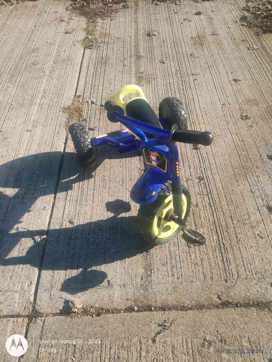 Hot wheels tricycle