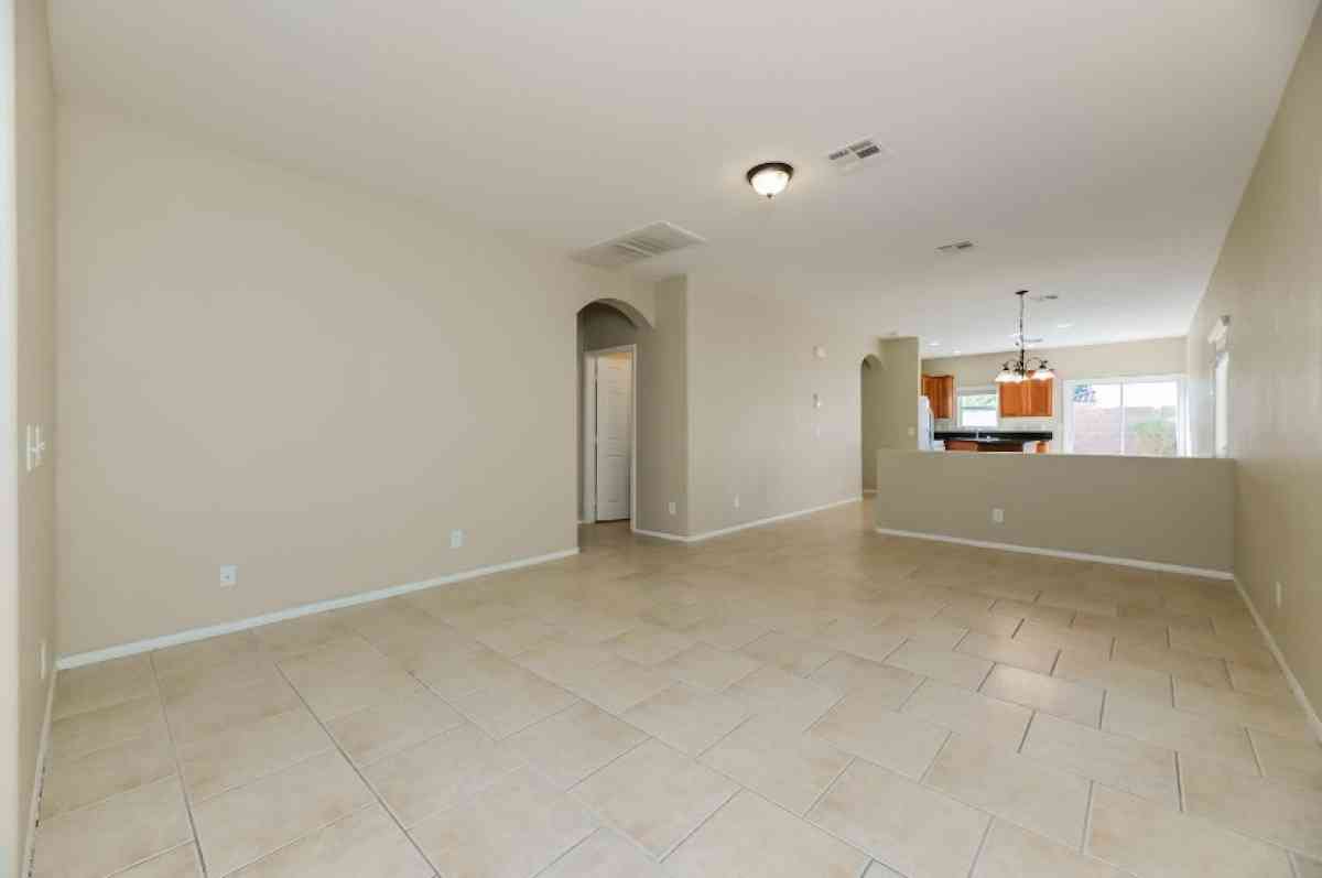 3 BEDROOMS 25 BATHROOMS SINGLE FAMILY HOME - Las Vegas, Nevada - FleaMarketBay
