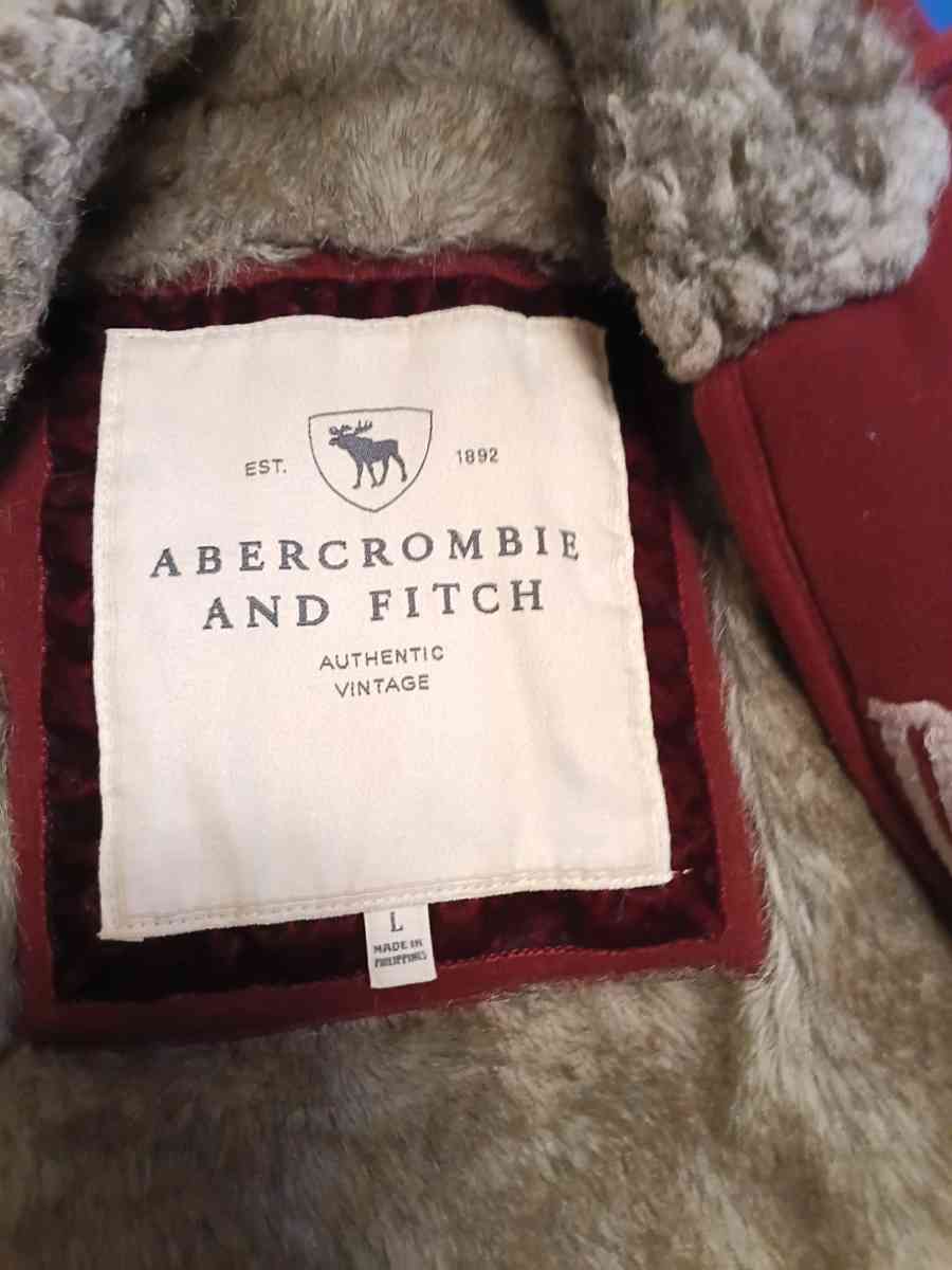 jacket size large but fits like a small