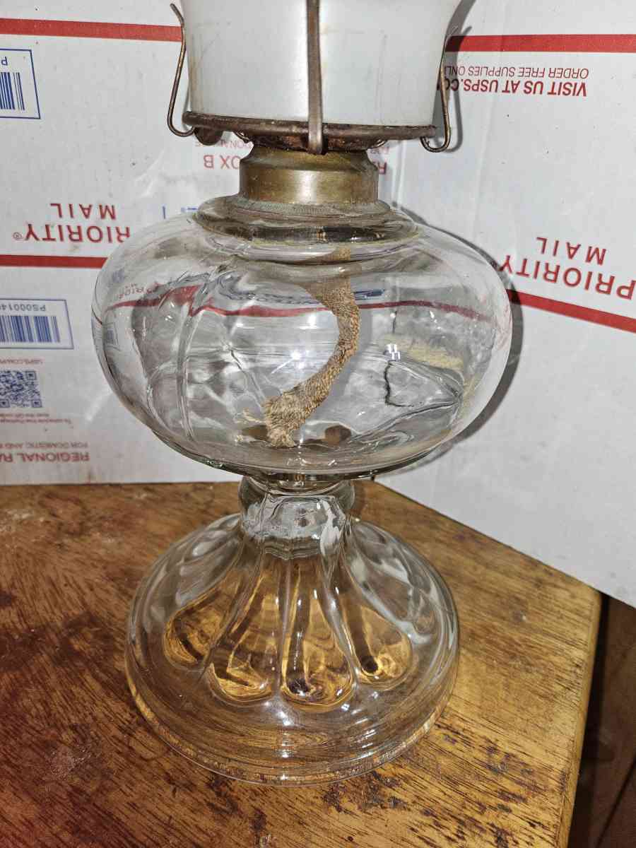 6 old kerosene lamps