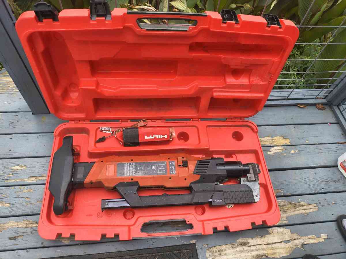 HILTI DX9 POWDER ACTUATED TOOL