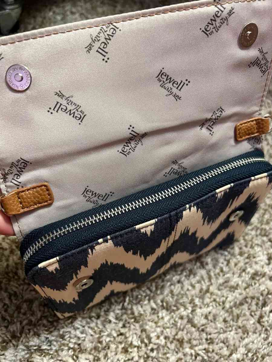 Jewell Tons of Funds Crossbody Bag by thirtyone