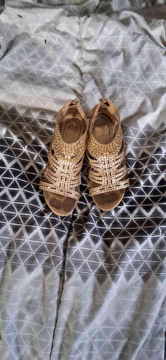 Girls heals - Hudson, Florida - FleaMarketBay