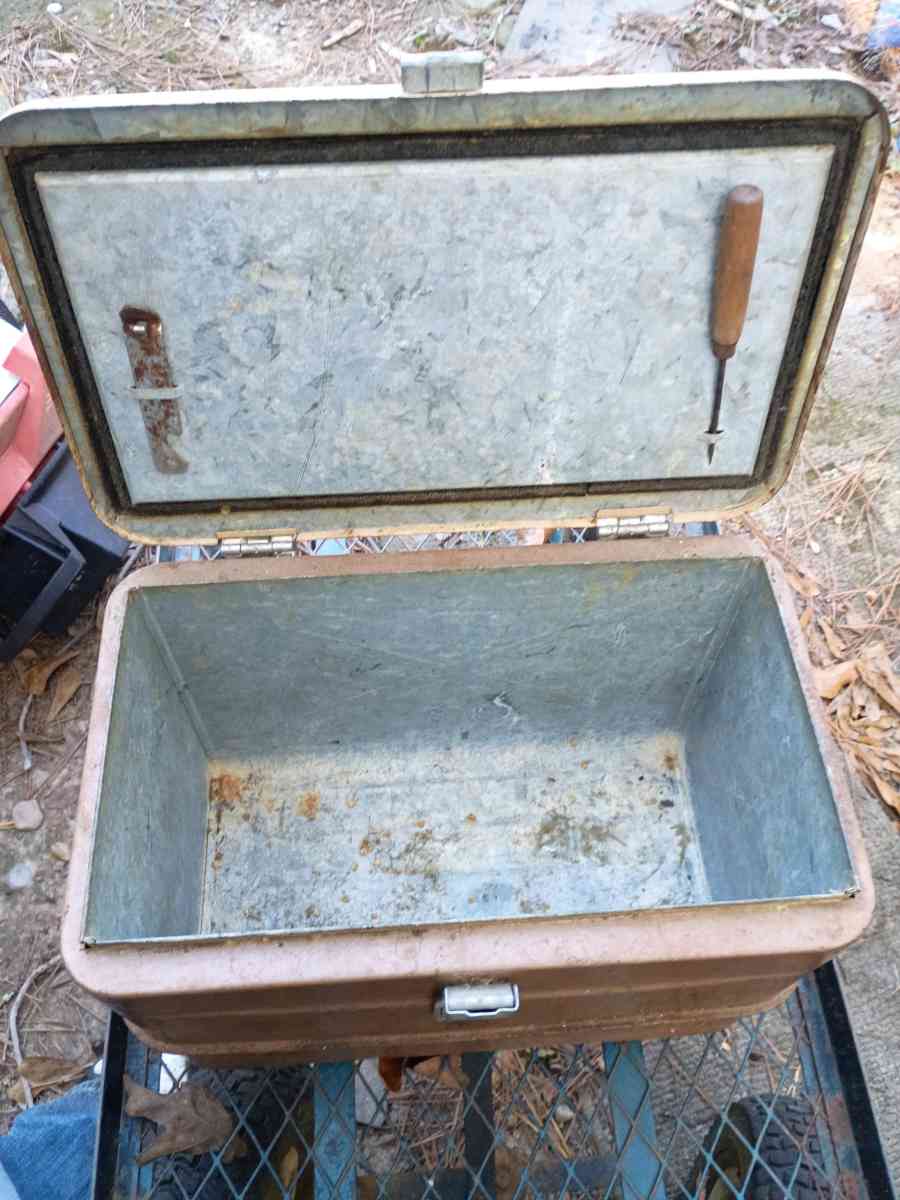 vintage ice chest from the 50s - Empire, Alabama - FleaMarketBay