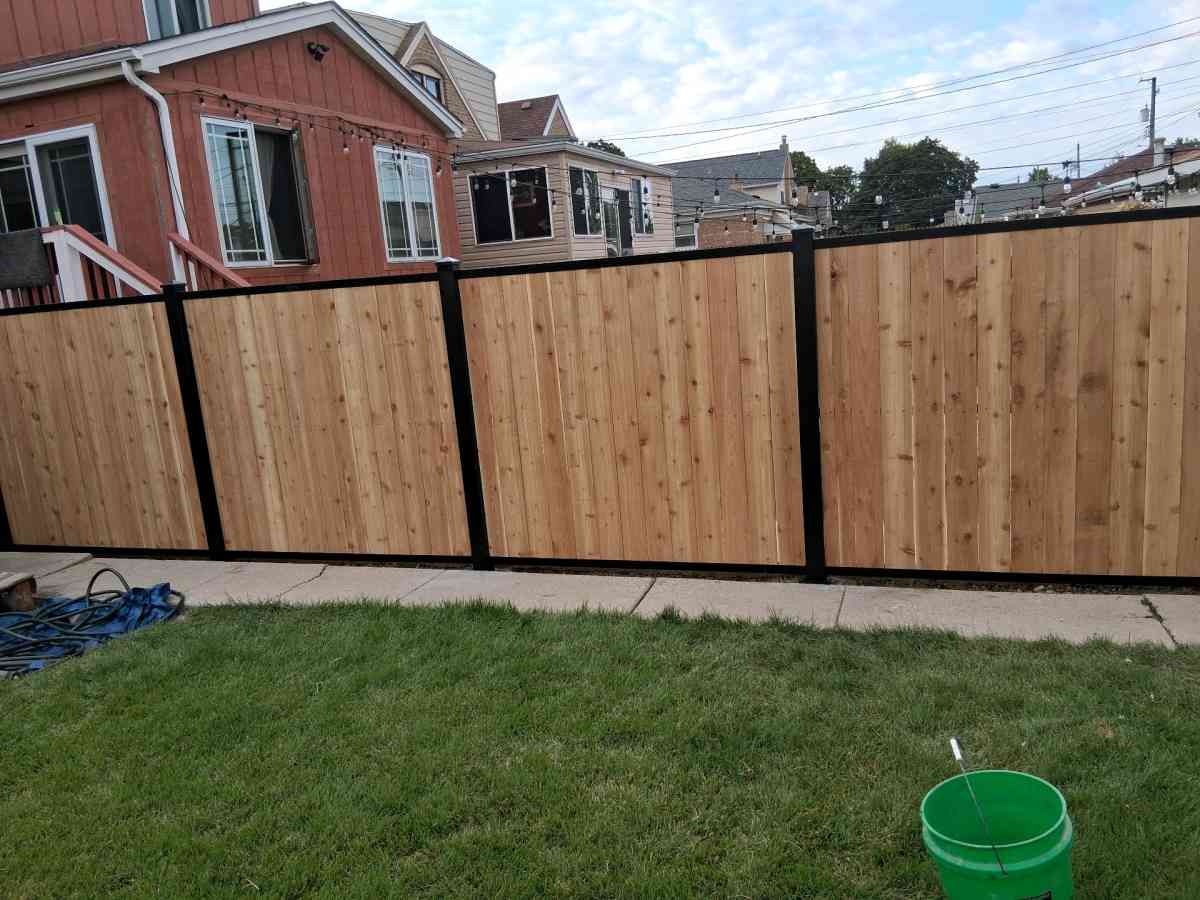 cercas de hierro con madera y de puro hierro