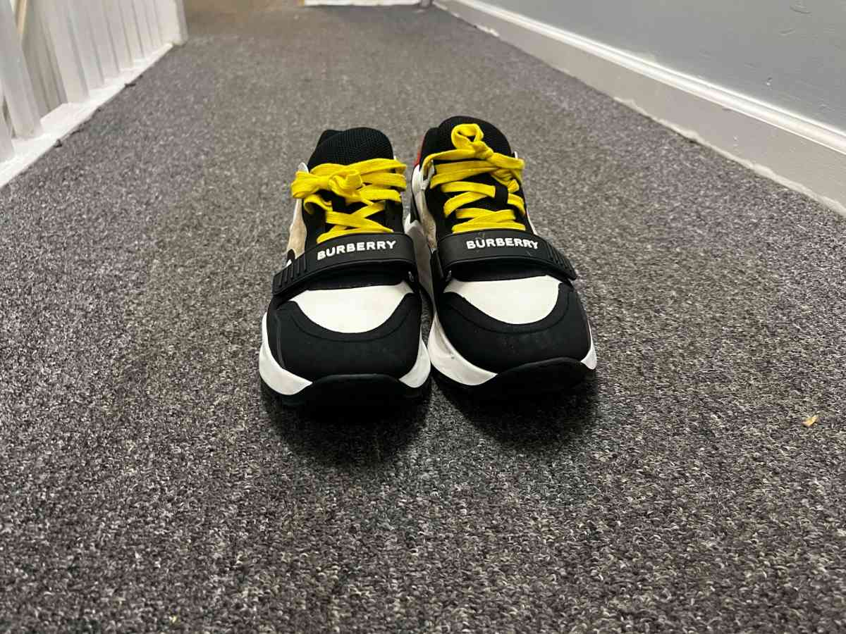 Burberry Gucci Mens Designer