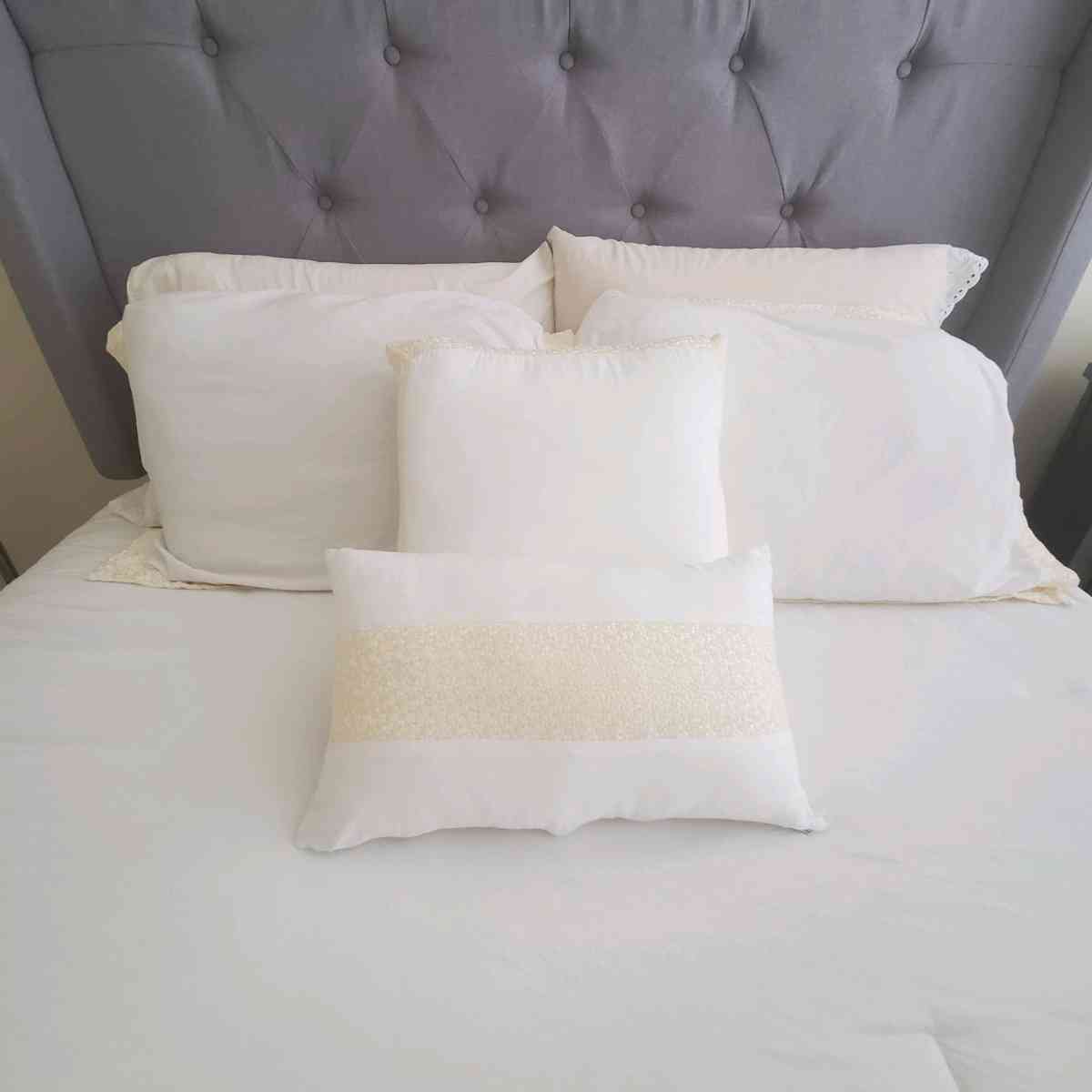 8 Piece Queen Quilt Bed Set Read Description